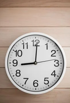 Wall clock on wood Foto stock