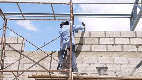 Wall construction worker build concrete wall by cement block. Video stock 75712402
