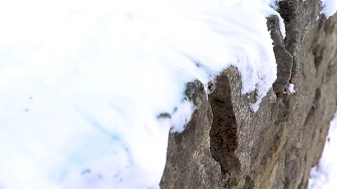 A wall covered with snow during winter. 库存影片 148254261