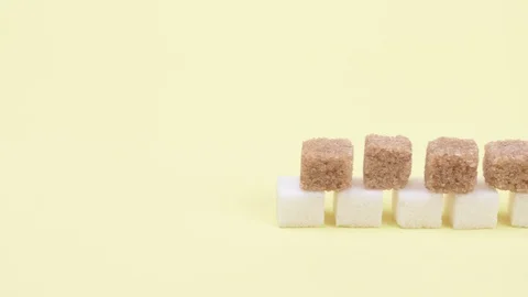 A wall of cubes of white and brown sugar. Vidéo 129075913