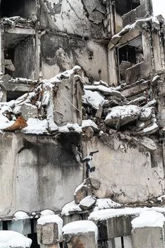Wall of a destroyed building with Banksy graffiti in Borodyanka, Ukraine Fotos de archivo