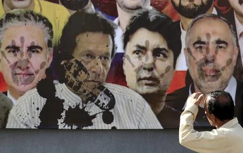 Wall features poster denouncing opposition party PTI leaders in Rawalpindi, Paki Stock Photos