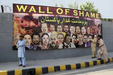 Wall features poster denouncing opposition party PTI leaders in Rawalpindi, Paki Stock Photos