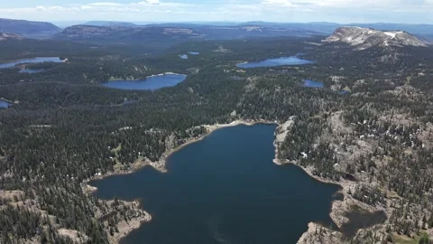 Wall Lake and Alpine Ridges in Uinta Mountains Utah Forward Push Stock Footage 336983272
