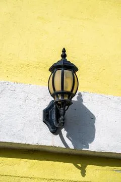 Wall lamp casts a shadow on wall. Fotos Stock