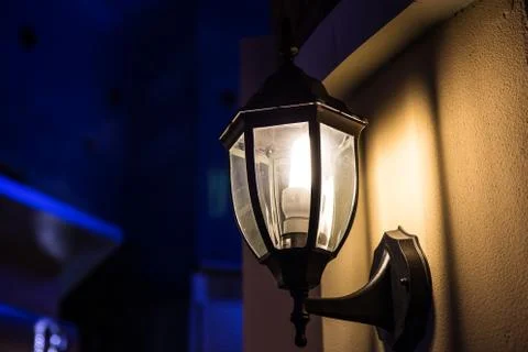 The wall lamp is on fire at night. Fotos Stock