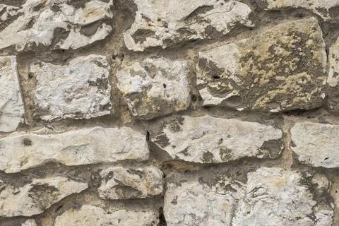 Wall made from irregular-shaped stone blocks. Patterned background or banner Foto stock