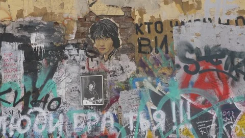 Wall in memory of Viktor Tsoi, the band Movie 動画素材 77009861