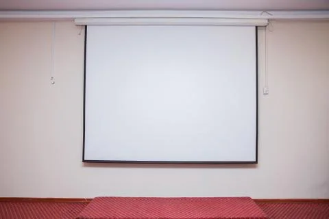 Wall mount Layer Proyektor Manual gantung . Manual Projector Screen Wall Ceil Stock Photos