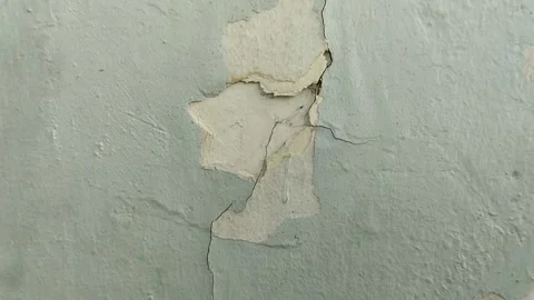 Wall paint that is peeling because the wall is damp 스톡 동영상 286017340
