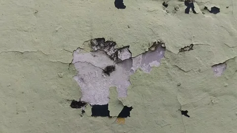 Wall paint that is peeling because the wall is damp Stockbeeldmateriaal 306205747