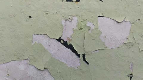 Wall paint that is peeling because the wall is damp Stockbeeldmateriaal 306205981