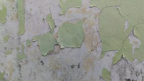 Wall paint that is peeling because the wall is damp Stockbeeldmateriaal 306206294