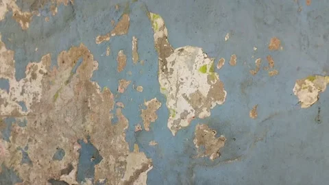 Wall paint that is peeling because the wall is damp Video stock 311494238