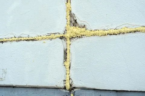The wall of a panel house is in the process of repair and insulation. The joi Stock-Fotos