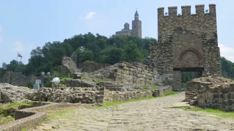 Wall path through gate to Tsarevets fortress Stock Footage 96174197