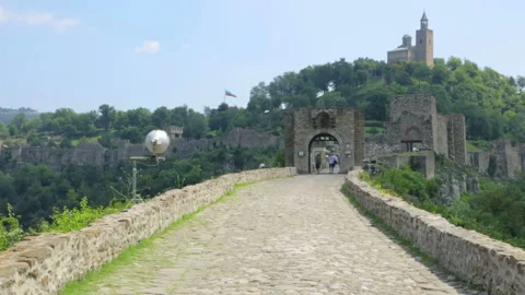 Wall path through gate to Tsarevets fortress Stock Footage 96217422