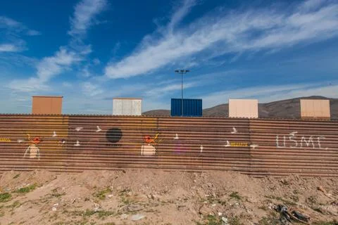 Wall prototype along the mexican border line from Mexico Fotos de archivo