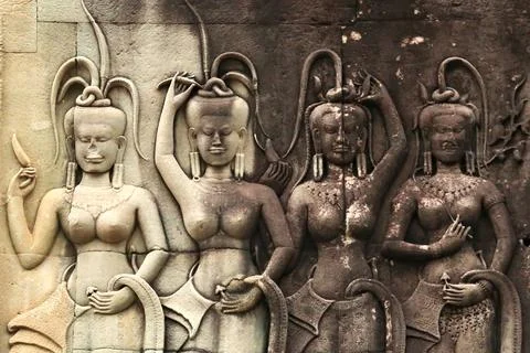 Wall relief, bas-relief, bas relief on the temple of Angkor Wat, four dancing Foto stock
