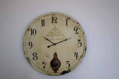 Wall round clock with large numbers, close-up Foto stock