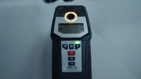 Wall scanner detecting wiring or pipes during renovation Vídeos de archivo 312011901