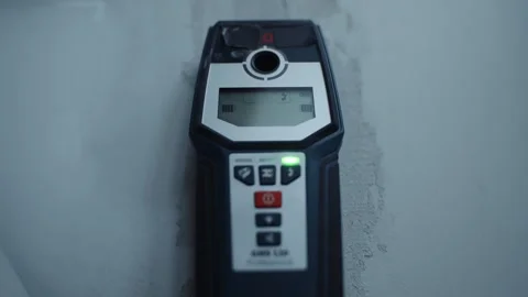 Wall scanner detecting wiring or pipes during renovation 스톡 동영상 312011916
