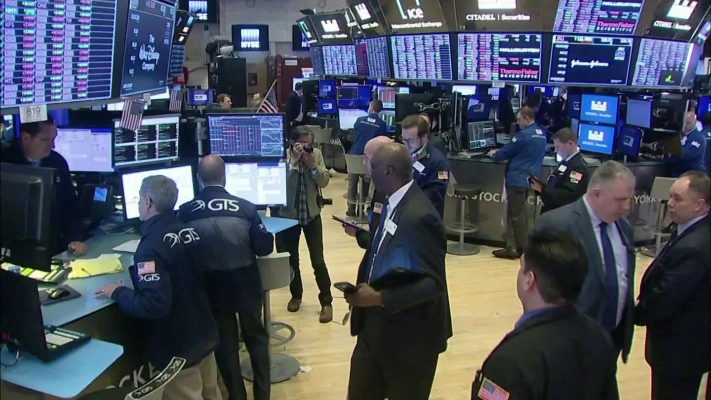 Wall Street Plummets As Fed Rate Cut Amps Up Investors' Virus Fears Stock Footage