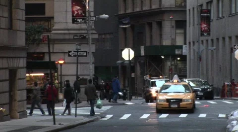 Wall street with traffic Stockbeeldmateriaal 305026
