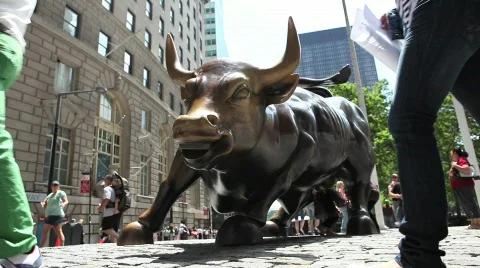 Wall Streets Bull Statue Stock Footage 625629