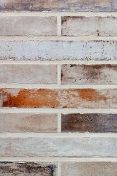 Wall texture made of old long bricks with even symmetrical cement joints. Foto stock