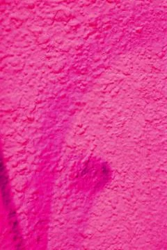 Wall texture with white shabby plaster. The surface of a white stone wall. .. Foto stock