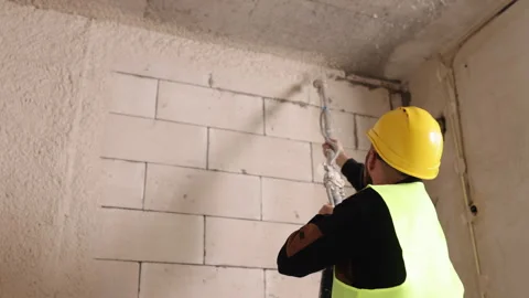 Walls inside, trade worker, block wall 库存影片 341431334