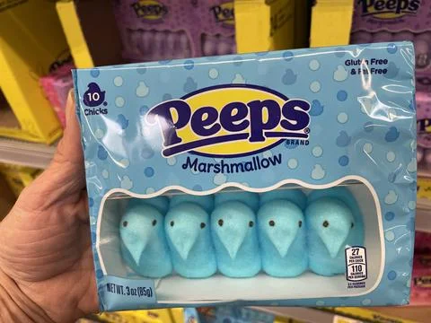 Walmart interior easter peeps candy blue marshmallows Foto stock
