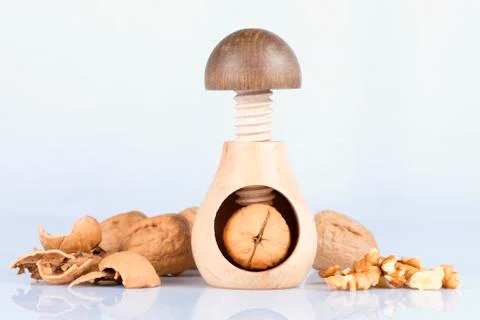 A walnut nutcracker with split walnuts isolated on white Foto stock