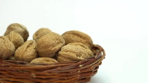 Walnuts in bowl Vidéo 88341652