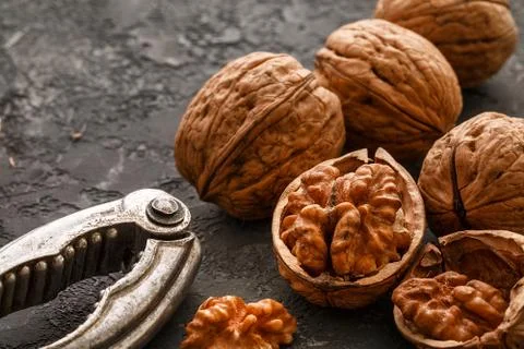 Walnuts  on dark stone  background, closeup. food concept Foto stock