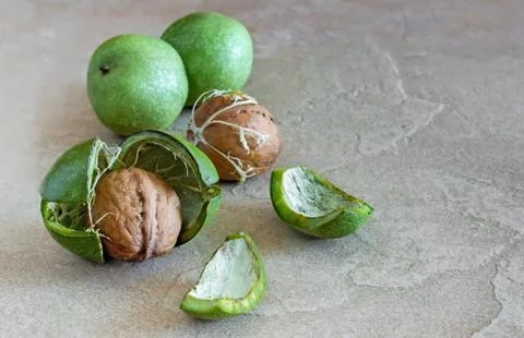 Walnuts in a green shell on the table Foto stock