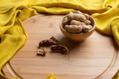 Walnuts kernels on dark desk with color background, Whole walnut in wood vint 스톡 사진
