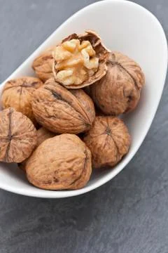 Walnuts in a white dish Stock-Fotos