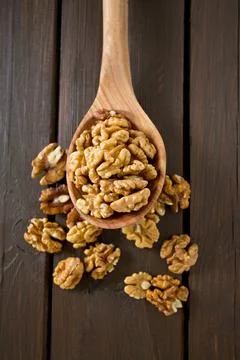 Walnuts on wooden surface Foto stock
