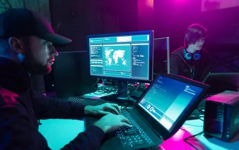 Wanted hackers coding virus ransomware using laptops and computers in the 库存照片