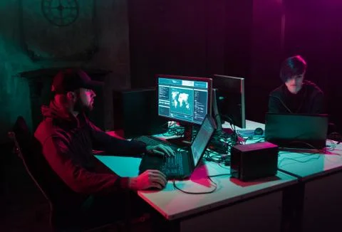 Wanted hackers coding virus ransomware using laptops and computers in the 库存照片