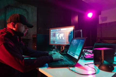 Wanted hackers coding virus ransomware using laptops and computers in the 스톡 사진