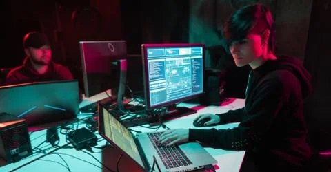 Wanted hackers coding virus ransomware using laptops and computers in the 库存照片