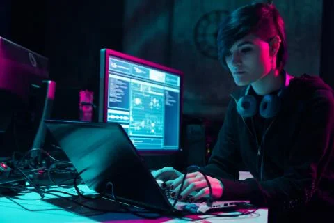 Wanted hackers coding virus ransomware using laptops and computers in the 库存照片