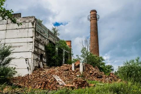 War-destroyed houses and factory buildings are the ruins of the summer on a b Stock Photos