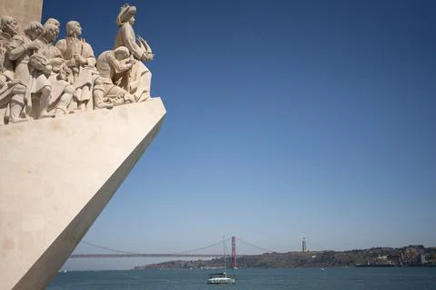 War hero statues at the tip of a ship monument looking over the river Stock Photos