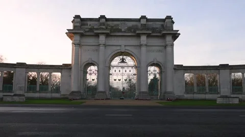 War Memorial Arch on the Embakment, River Trent in Nottingham. Vídeos de archivo 144320738