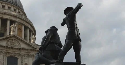 War memorial in front of St Pauls 4K Vídeo Stock 40336223
