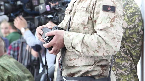 War photographer to prepare the camera Stock Footage 53025664